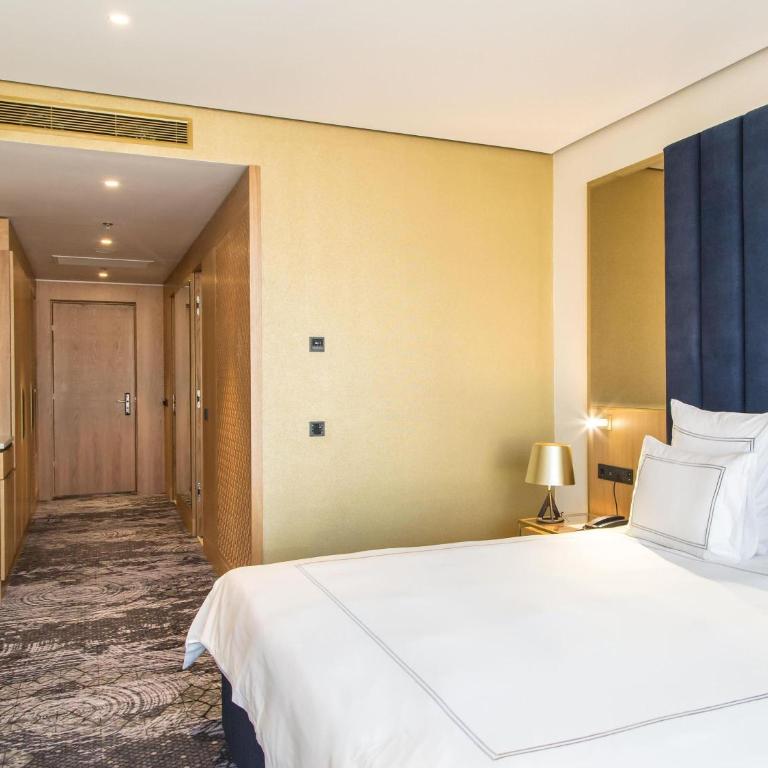 Swissotel Sarajevo - Classic Queen Room - 3