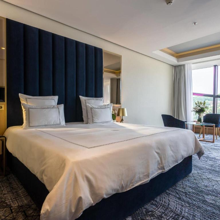 Swissotel Sarajevo - Junior Suite - 1
