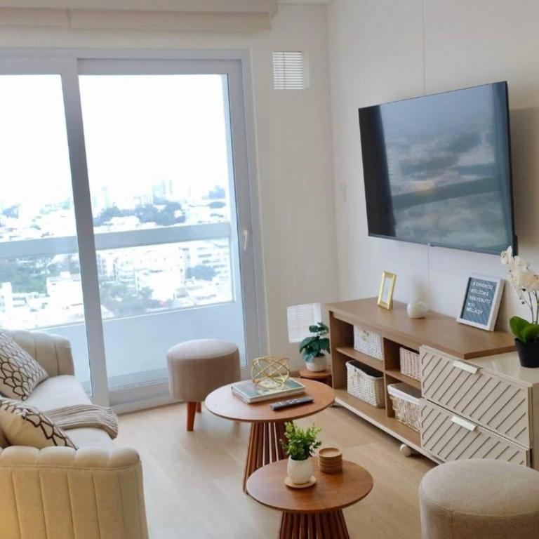 2 Bedroom Apartment in front of Miraflores - Apartamento de 2 dormitorios - 1