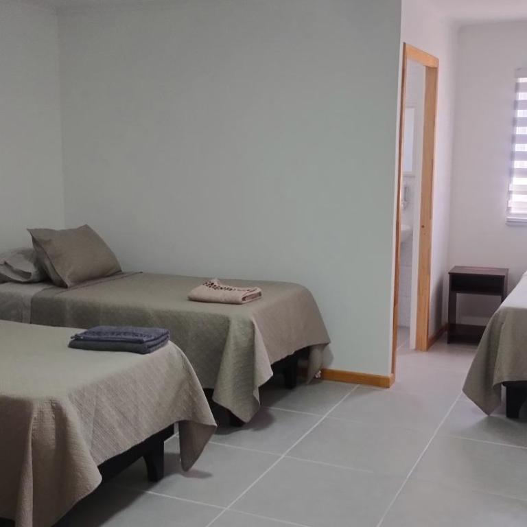 Hostal GYT - Quadruple Room - 7
