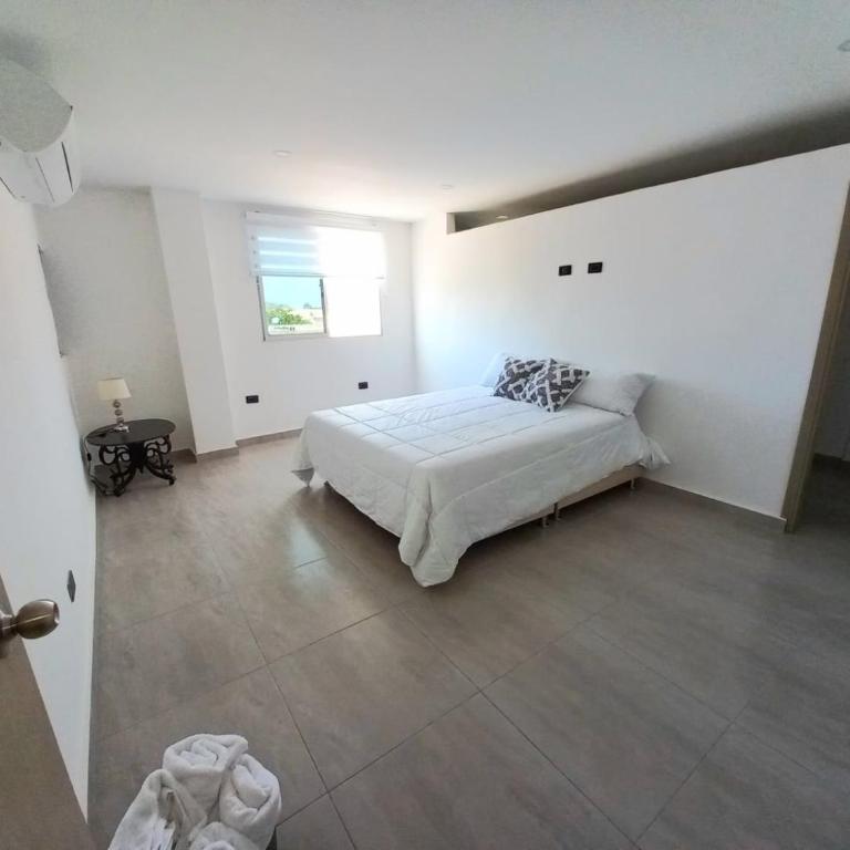 APARTAMENTO CENTRO BAHIA SANTA MARTA In - Habitación Doble con baño privado - 1