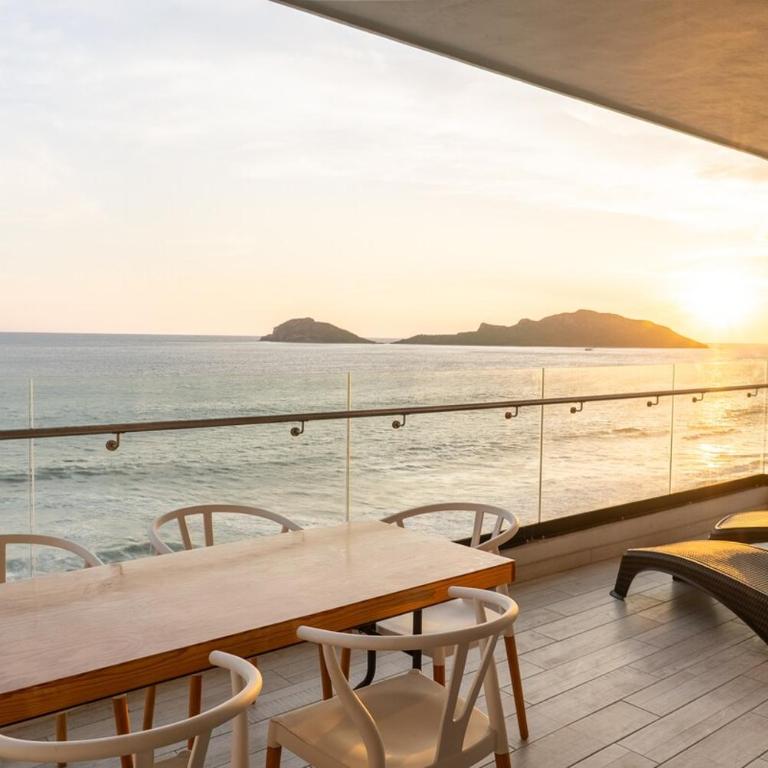 Sunlit & Sea View - Two-Bedroom Apartment - 10