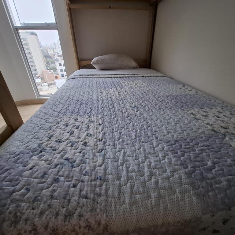 Hermoso departamento cerca a parque y estadio nacional con cochera - Three-Bedroom Apartment - 6