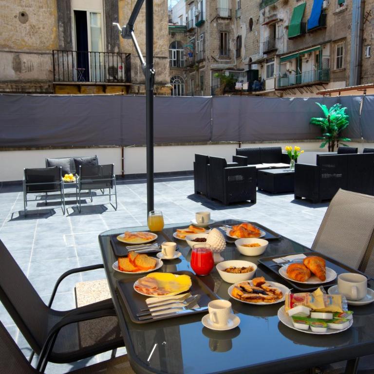 ROYAL ROOMS STATION NAPOLI - Camera Familiare con Bagno Privato - 25