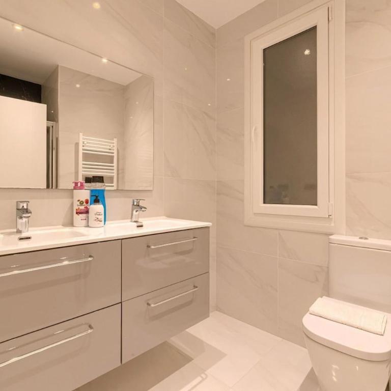 San Mamés Apartment - Three-Bedroom Apartment - 11