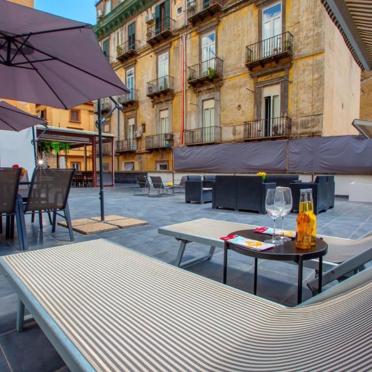 ROYAL ROOMS STATION NAPOLI - Camera Familiare con Bagno Privato - 45