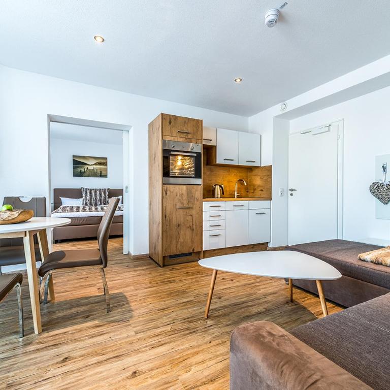 Alpen´s Sonne mit Schwimmbad und Sauna - Apartment mit Balkon - 1