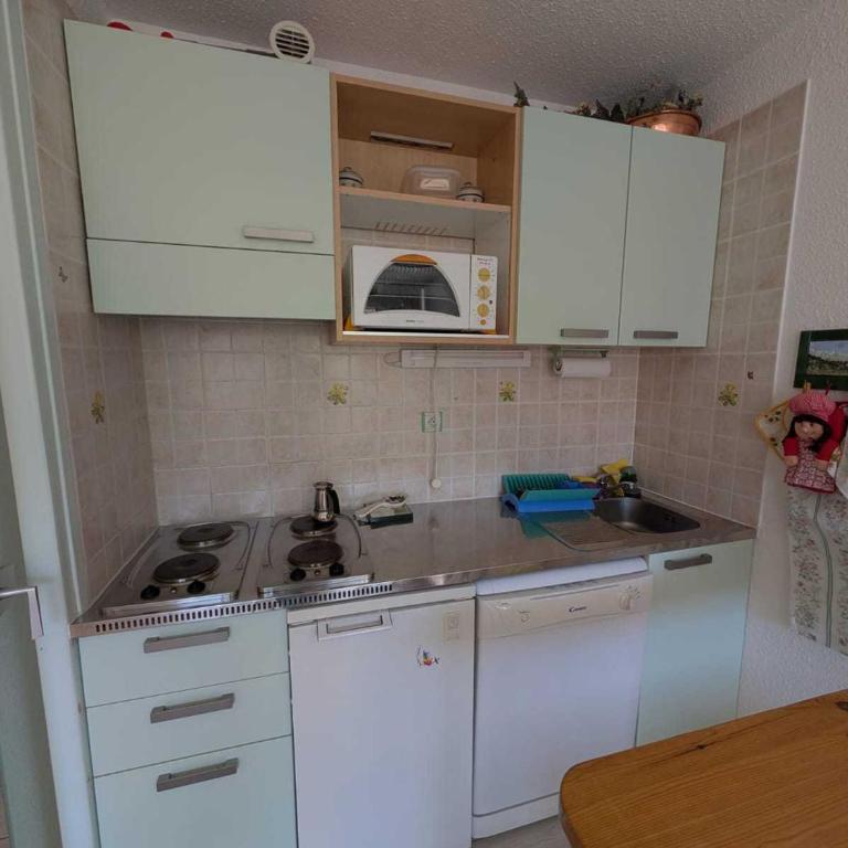 Studio lumineux avec balcon sud et parking à Montgenèvre, animaux admis - FR-1-445-53 - Estudio - 5