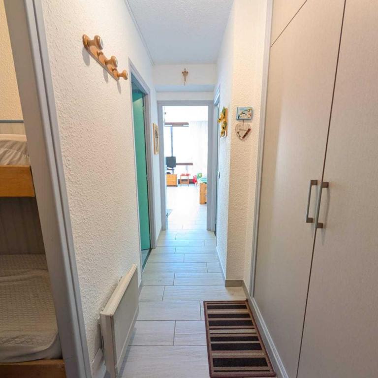Studio lumineux avec balcon sud et parking à Montgenèvre, animaux admis - FR-1-445-53 - Estudio - 9