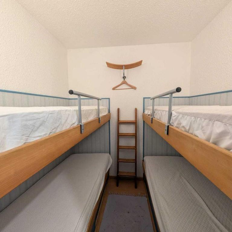 Studio lumineux avec balcon sud et parking à Montgenèvre, animaux admis - FR-1-445-53 - Estudio - 10