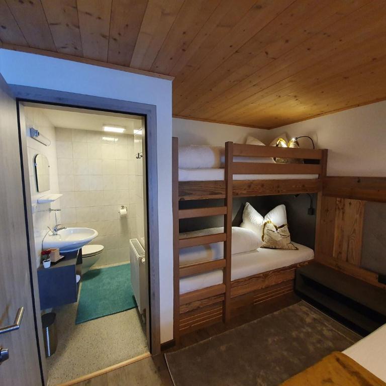 Apartment in Kaltenbach near Ski Lift - Four-Bedroom Apartment - 10