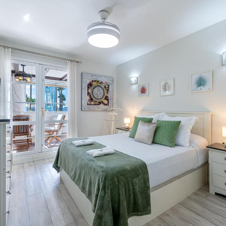 Puerto Marina Terrace Apartment, 1 min from the BEACH - Apartamento de 1 dormitorio - 1