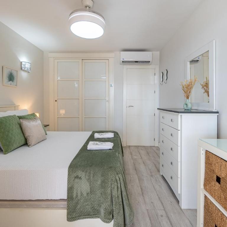 Puerto Marina Terrace Apartment, 1 min from the BEACH - Apartamento de 1 dormitorio - 15