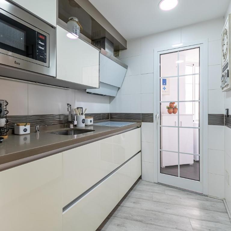 Puerto Marina Terrace Apartment, 1 min from the BEACH - Apartamento de 1 dormitorio - 34