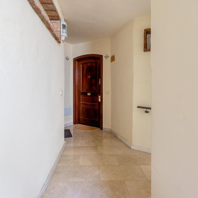 Puerto Marina Terrace Apartment, 1 min from the BEACH - Apartamento de 1 dormitorio - 50