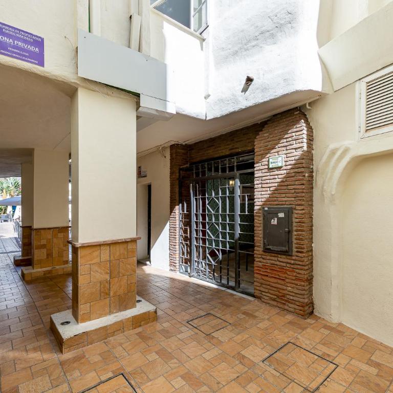 Puerto Marina Terrace Apartment, 1 min from the BEACH - Apartamento de 1 dormitorio - 46