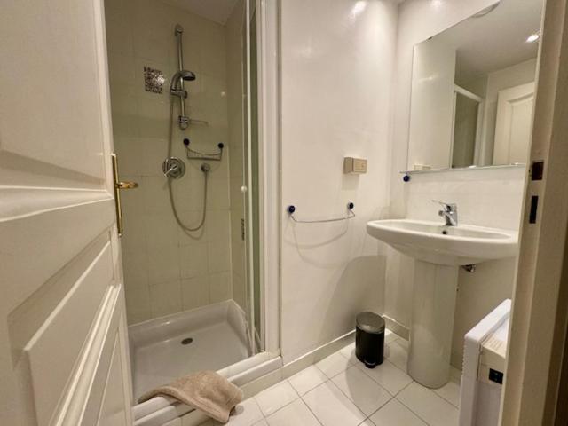 The Noailles - Lovely flat with swimming pool five minutes from the beach - Apartment mit 3 Schlafzimmern und Balkon - 20
