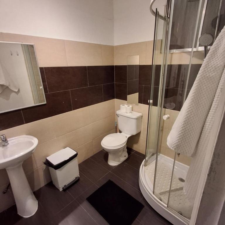 Shopping Clinicas 9 pers Providencia Parking - Four-Bedroom House - 11