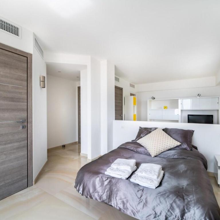 Stunning villa with sea view in Vallauris - Villa - 40