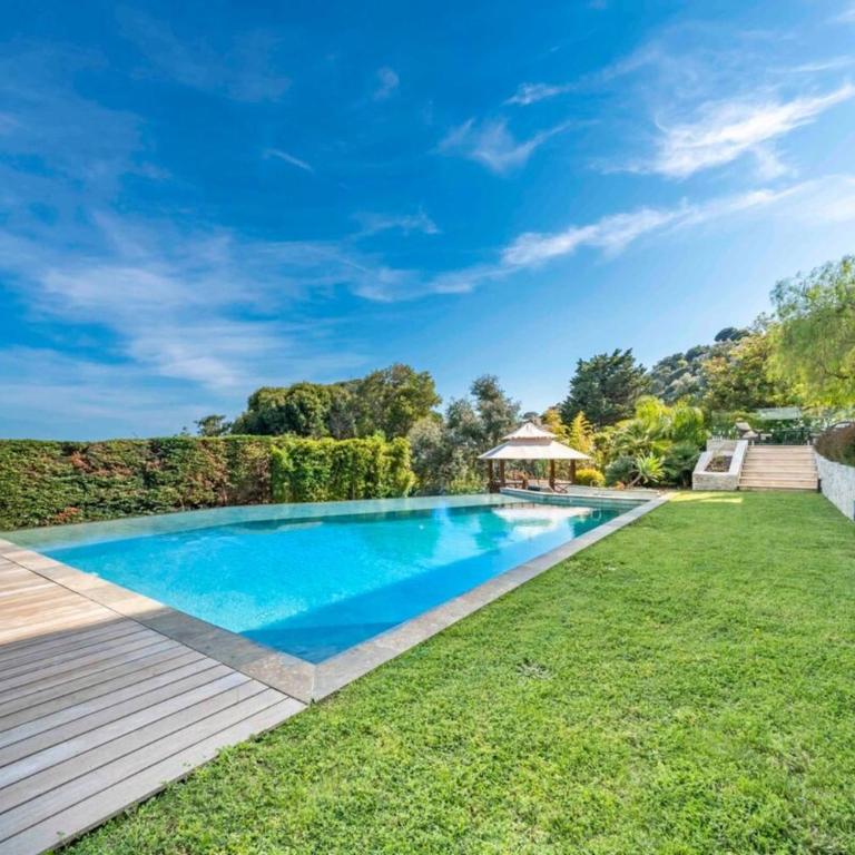 Stunning villa with sea view in Vallauris - Villa - 56