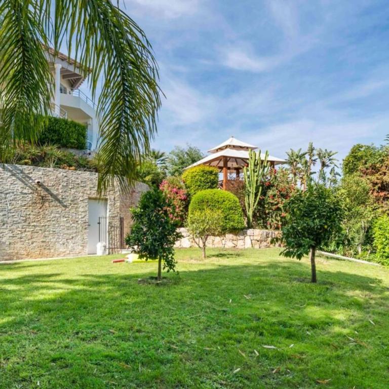 Stunning villa with sea view in Vallauris - Villa - 72