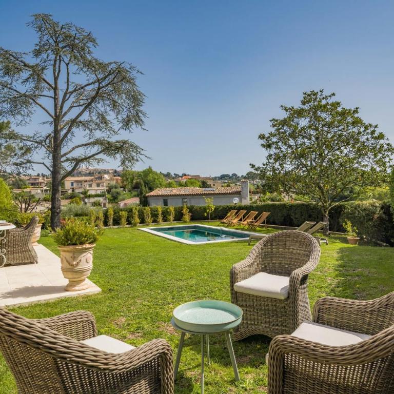 Authentic villa with swimming pool in La Colle-sur-Loup - Villa avec Piscine Privée - 32