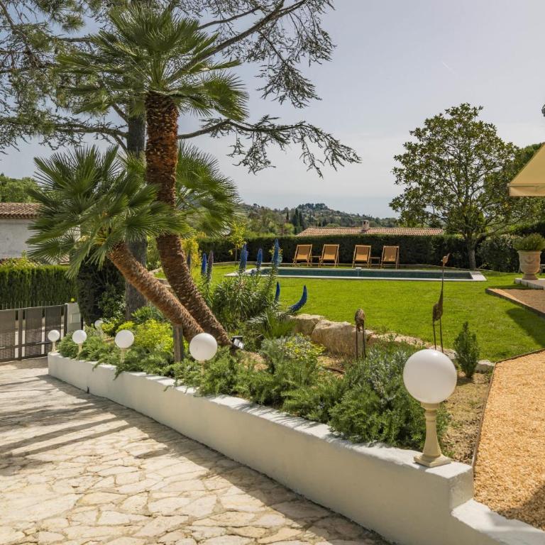 Authentic villa with swimming pool in La Colle-sur-Loup - Villa avec Piscine Privée - 36
