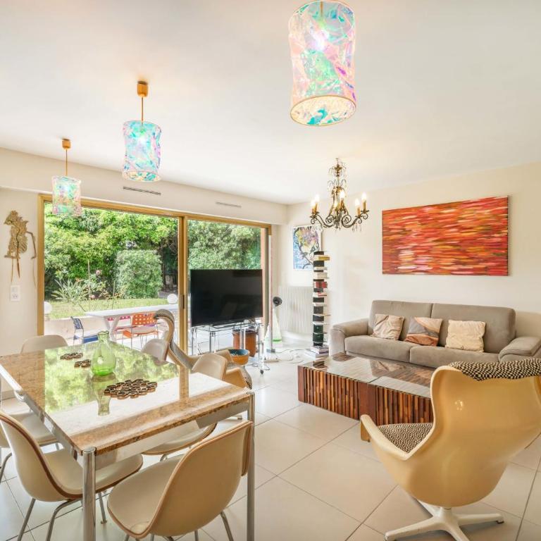 Pleasant 2 bedroom with large terrace - Appartement - 2