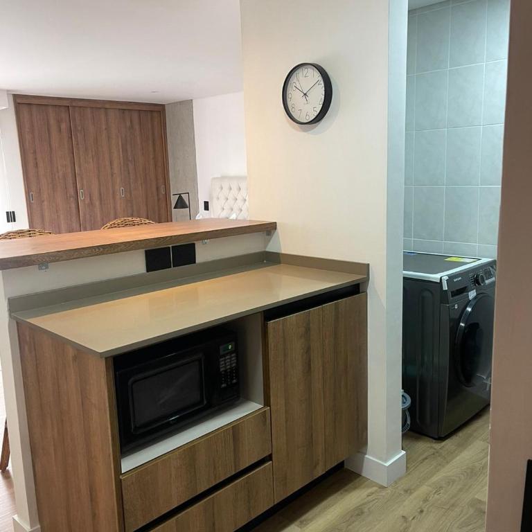 Loft poblado con parqueadero - One-Bedroom Apartment - 5