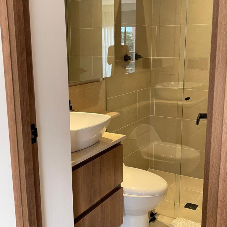 Loft poblado con parqueadero - One-Bedroom Apartment - 10