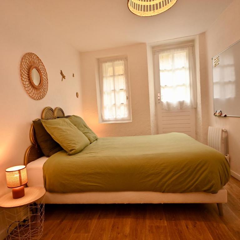 Appartement Centre Historique Cheminée, Mur en Pierre & Déco Jungle - L'ÉCRIN BRETON - Appartamento con 1 Camera da Letto - 3