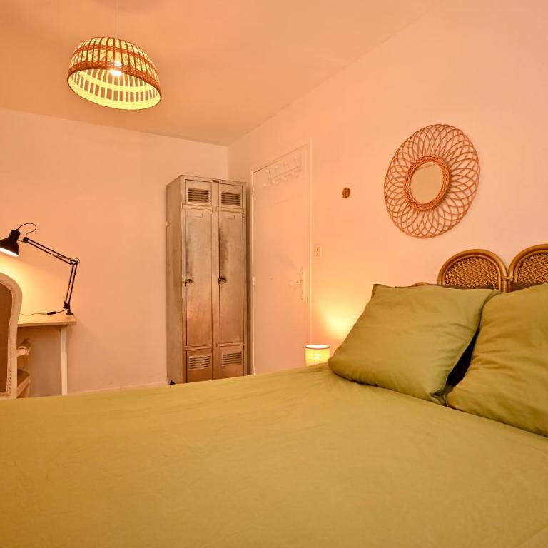 Appartement Centre Historique Cheminée, Mur en Pierre & Déco Jungle - L'ÉCRIN BRETON - Appartamento con 1 Camera da Letto - 4