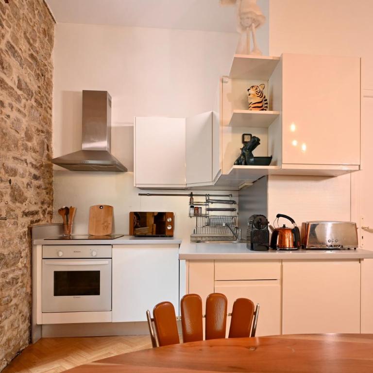 Appartement Centre Historique Cheminée, Mur en Pierre & Déco Jungle - L'ÉCRIN BRETON - Appartamento con 1 Camera da Letto - 8