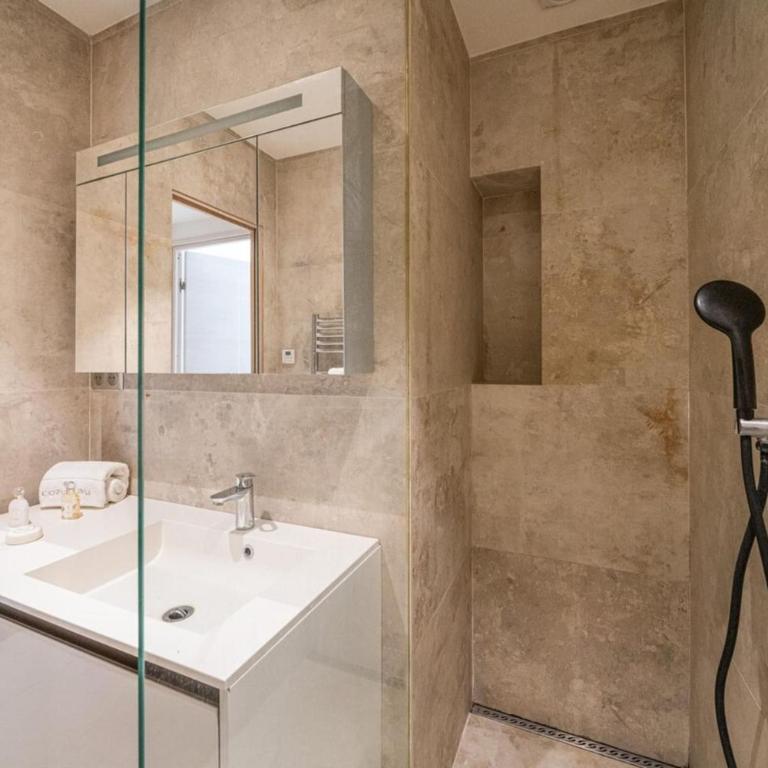 Wonderful 2 bedroom in the old Suquet - Appartement - 17