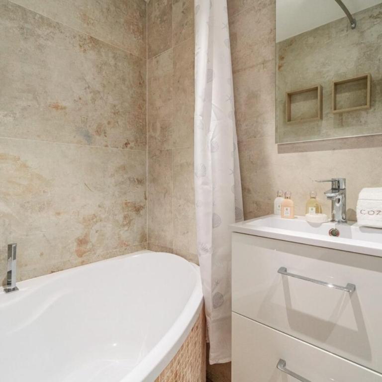 Wonderful 2 bedroom in the old Suquet - Appartement - 18