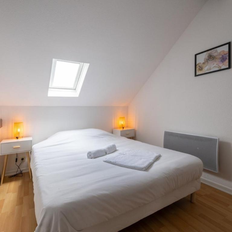 Très bel appartement proche centre Stationnement rue Gratuit - One-Bedroom Apartment - 8