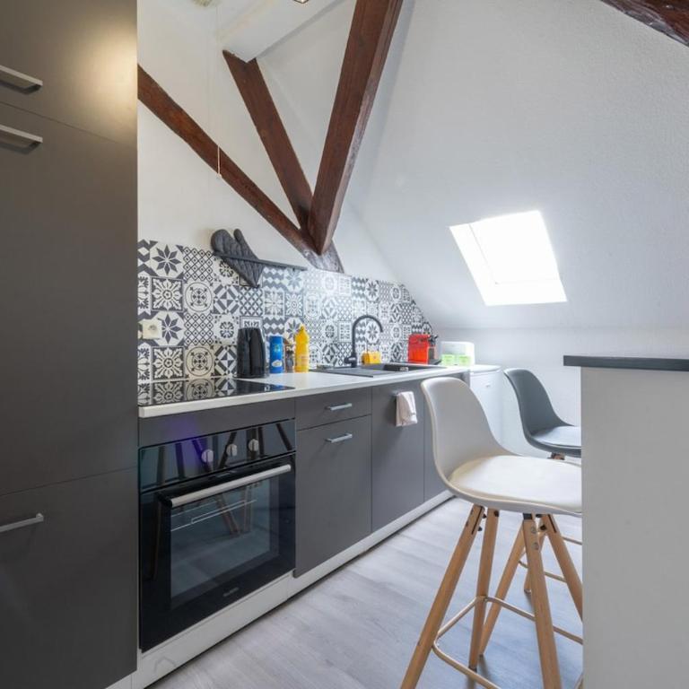 Très bel appartement proche centre Stationnement rue Gratuit - One-Bedroom Apartment - 12