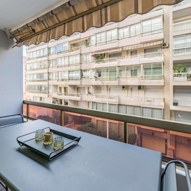 COZYSTAY - Brand new 3 bedrooms 2min walk to carlton hotel - Apartment - 3