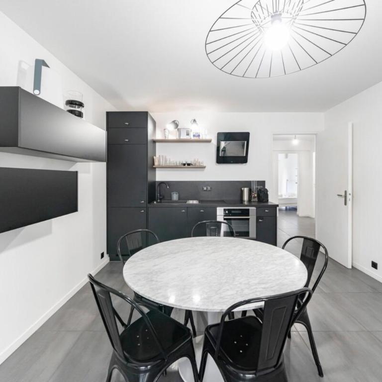 COZYSTAY - Brand new 3 bedrooms 2min walk to carlton hotel - Apartment - 6