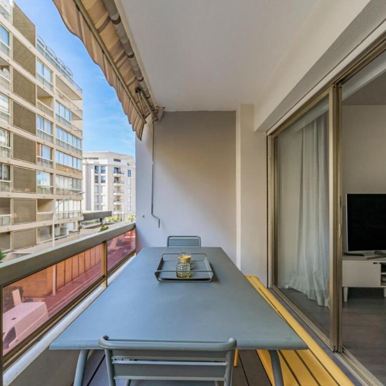 COZYSTAY - Brand new 3 bedrooms 2min walk to carlton hotel - Apartment - 9