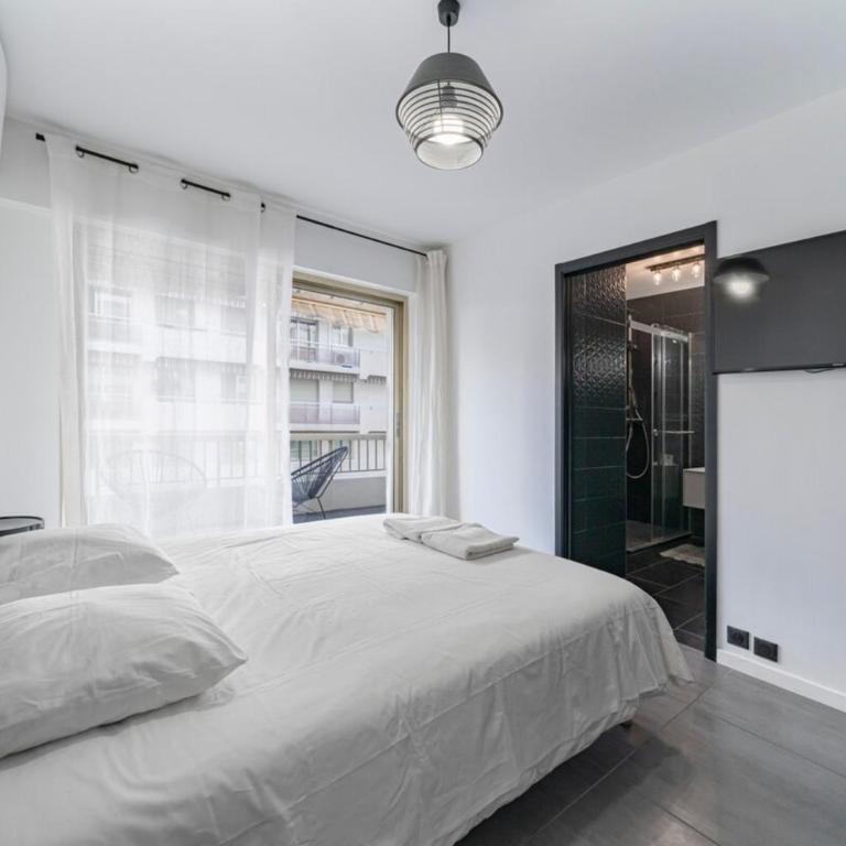 COZYSTAY - Brand new 3 bedrooms 2min walk to carlton hotel - Apartment - 15