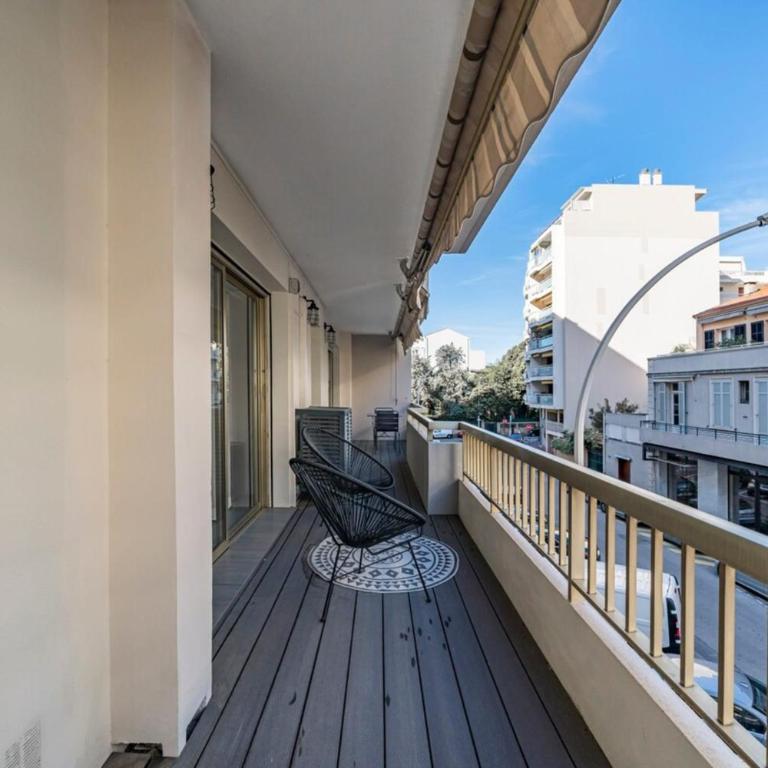 COZYSTAY - Brand new 3 bedrooms 2min walk to carlton hotel - Apartment - 20