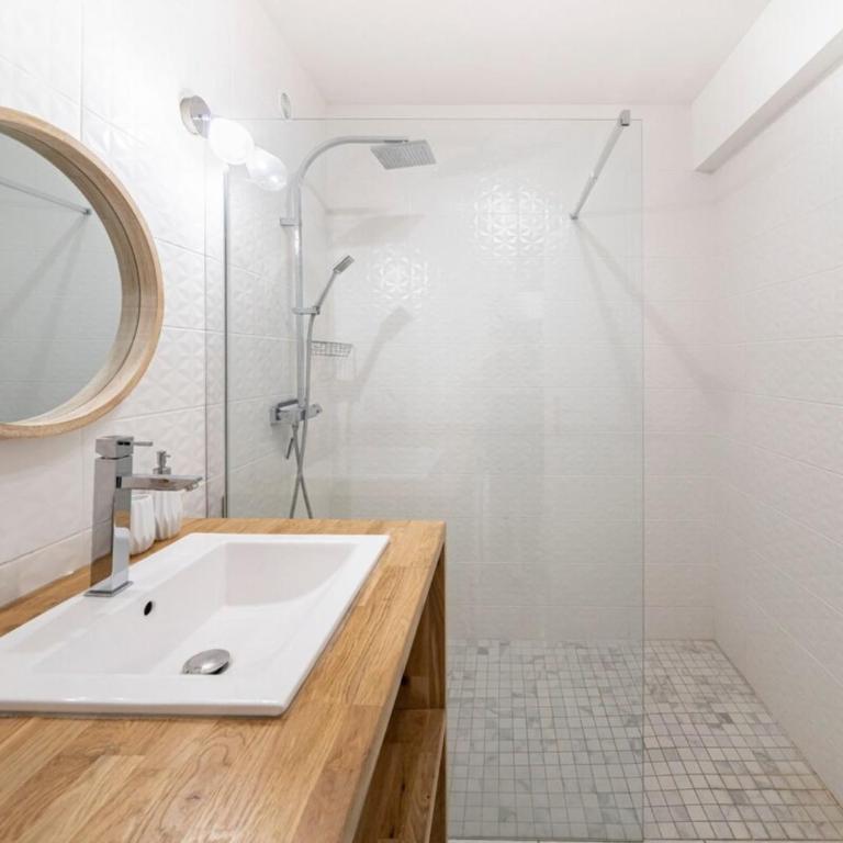 COZYSTAY - Brand new 3 bedrooms 2min walk to carlton hotel - Apartment - 24