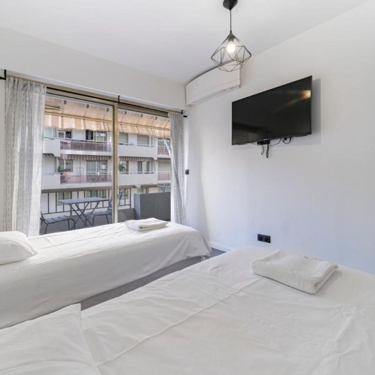 COZYSTAY - Brand new 3 bedrooms 2min walk to carlton hotel - Apartment - 26