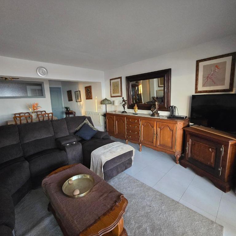 Primera linea playa Benidorm - Three-Bedroom Apartment - 5