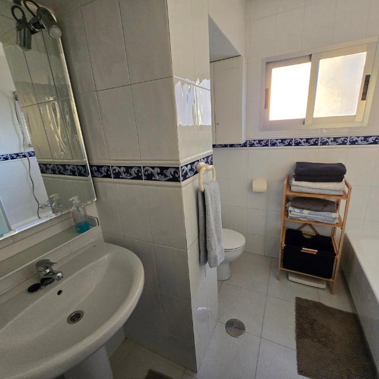Primera linea playa Benidorm - Three-Bedroom Apartment - 14