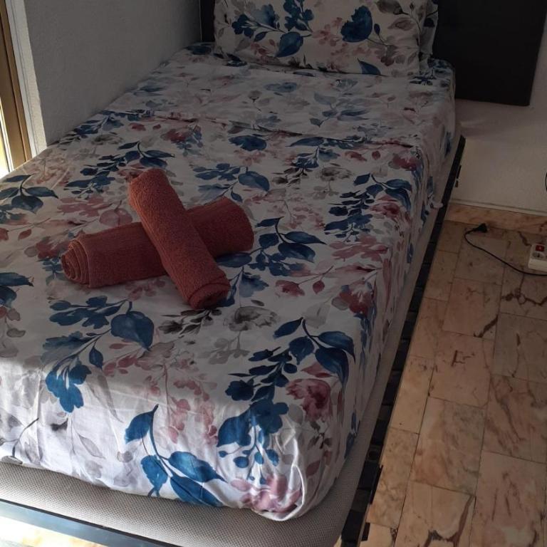 Habitacion en piso compartido No alojamiento turistico - Habitación Estándar con baño compartido - 2 camas - 5