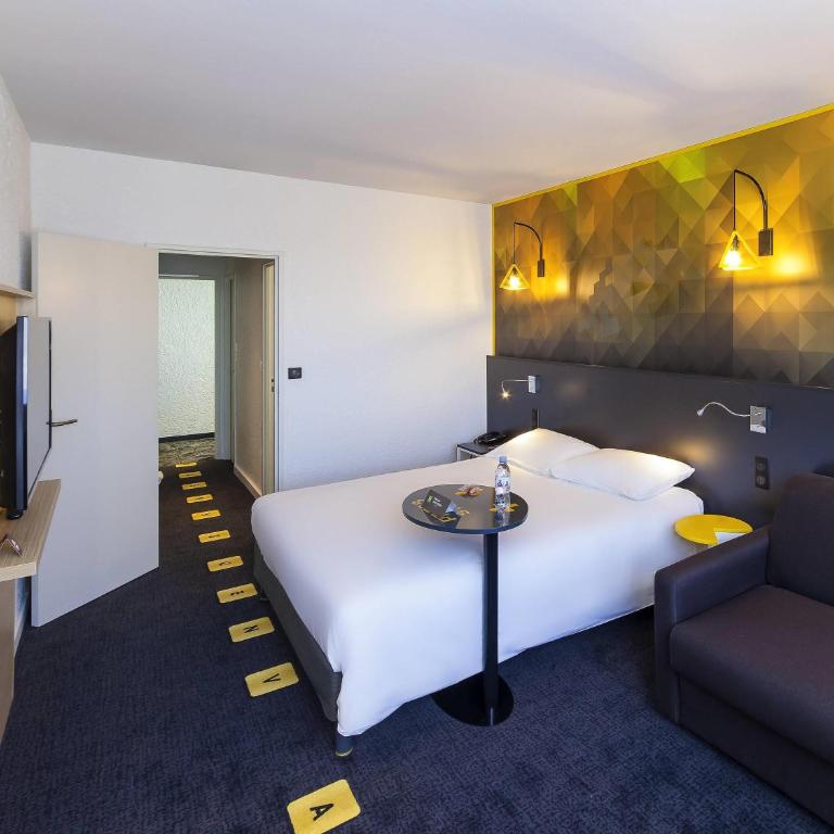 ibis Styles Poitiers Nord - Chambre Familiale Standard avec Lit Double et Canapé-Lit - 2