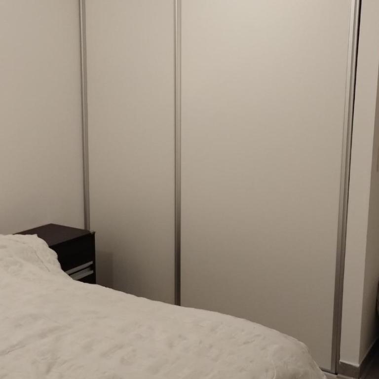 Departamento Familiar con Balcón y Estacionamiento Gratuito - Apartamento de 1 dormitorio - 3