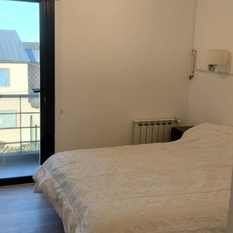 Departamento Familiar con Balcón y Estacionamiento Gratuito - Apartamento de 1 dormitorio - 9